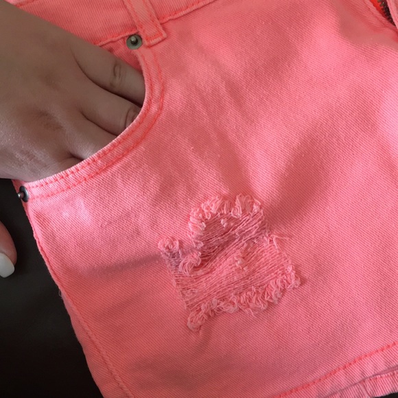 Shorts - Picture 2 of 4